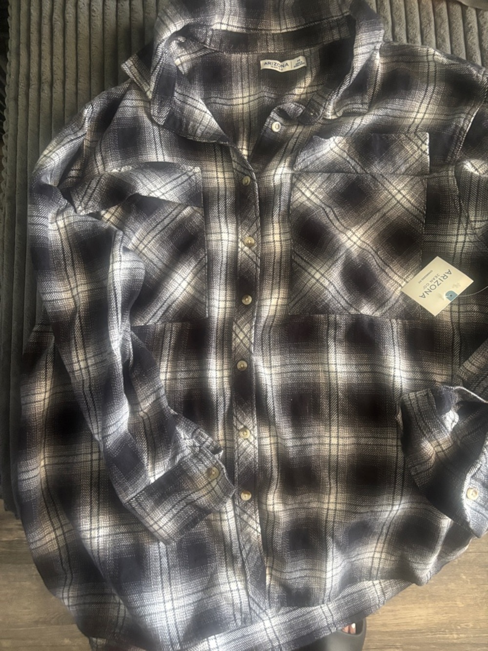 Arizona Jean Company Men's Black and Gray Plaid Button-Down Shirt